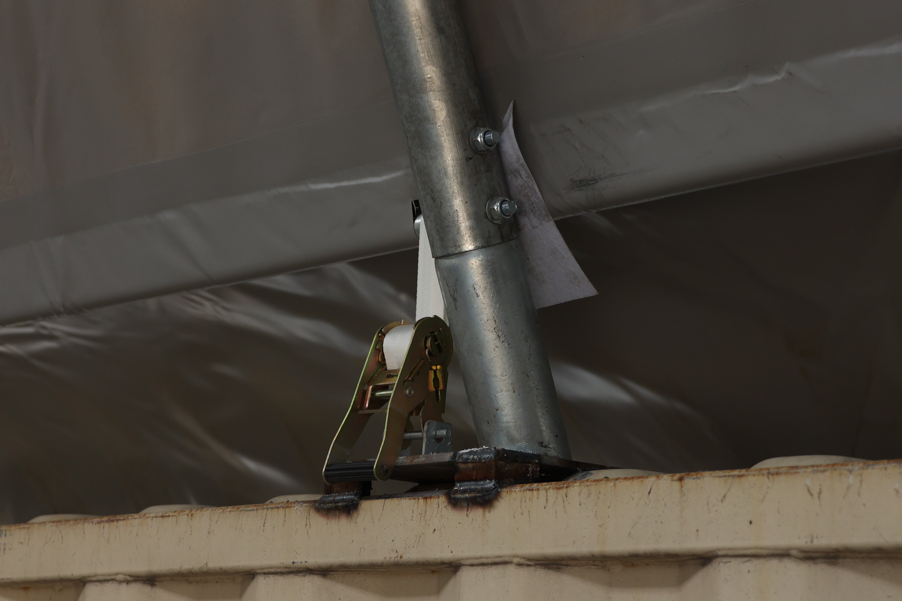 Houer Skerms - 33ft x 40ft x 12ft (10m x 12m x 3.6m)