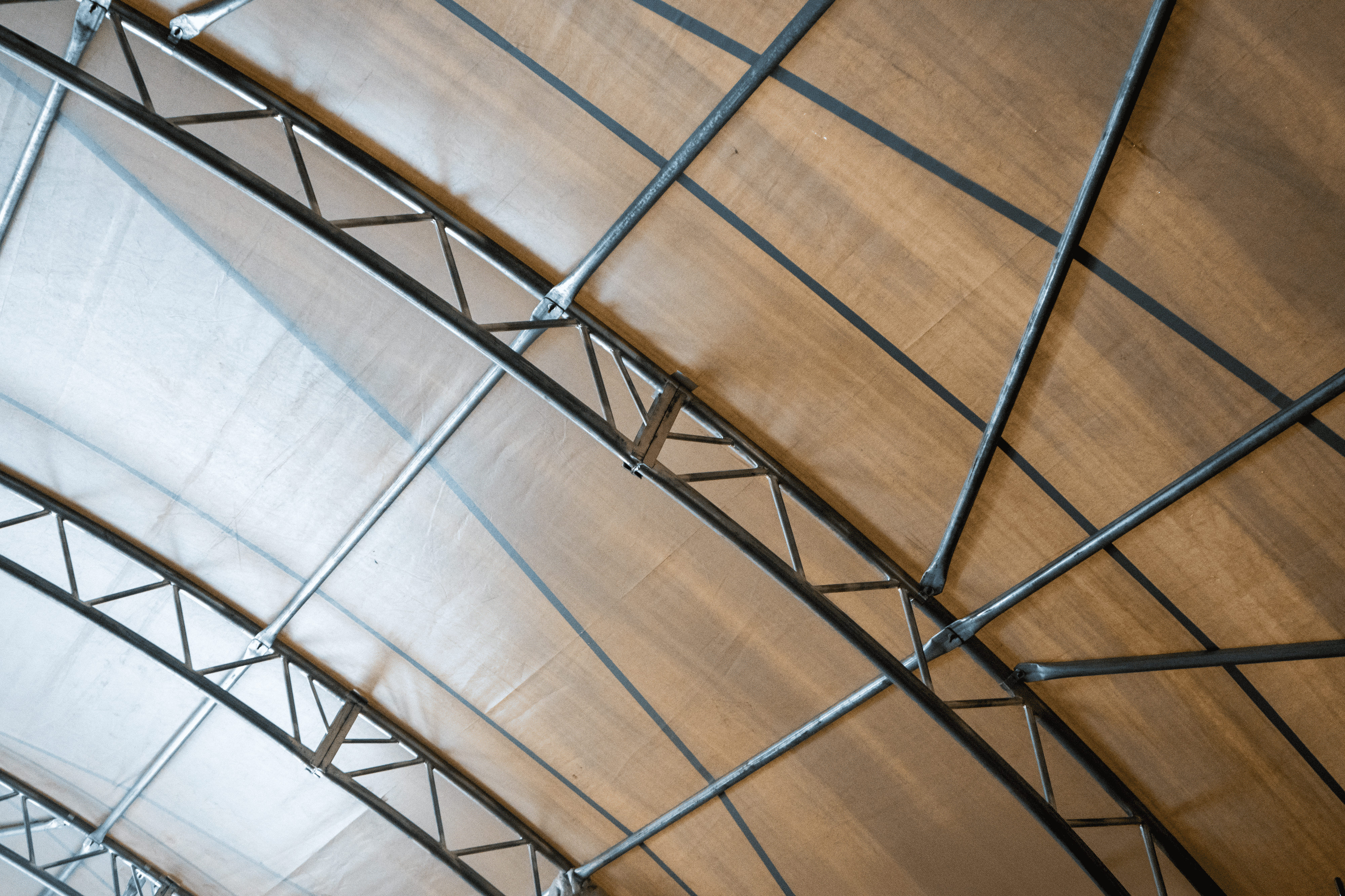 Houer Skuiling - 60ft x 40ft x 20ft (18.3m x 12m x 6m) Geïnstalleer aan die buitekant van houers (Kopie)